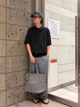 「URBAN RESEARCH DOORS（アーバンリサーチドアーズ）の『UR TECH』サマシェア スキッパーニット（ニット/セーター、ブラック系）」を使った、ITOさん（メンズ・180cm）の春コーディネート