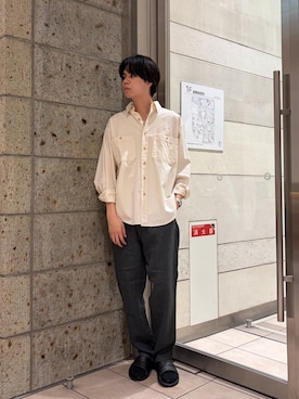 「URBAN RESEARCH DOORS（アーバンリサーチドアーズ）のFORK&SPOON　ダブルポケットシャンブレーシャツ（シャツ/ブラウス、ホワイト系）」を使った、ITOさん（メンズ・180cm）の春コーディネート