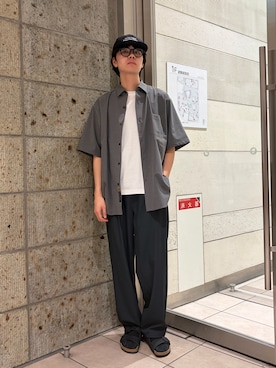 「URBAN RESEARCH DOORS（アーバンリサーチドアーズ）のFORK&SPOON　キャリーマンレギュラーカラーシャツ（シャツ/ブラウス、グレー系）」を使った、ITOさん（メンズ・180cm）の春コーディネート