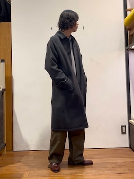 「冬の差し色コーデ」｜「アイテム（ステンカラーコート）」を使った、ITOさん（メンズ・180cm）の冬コーディネート