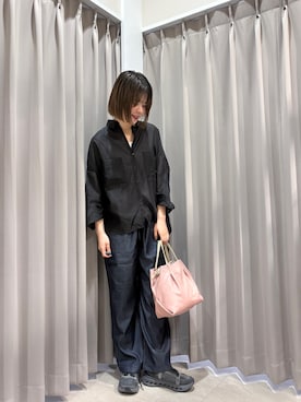 「RODE SKO（ロデスコ）の『Sサイズ』ウォッシャブルミニショルダーバッグ（ショルダーバッグ、ピンク系）」を使った、莉央さん（レディース・166cm）の春コーディネート