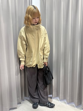 「アイテム（マウンテンパーカー）」を使った、莉央さん（レディース・166cm）の秋コーディネート