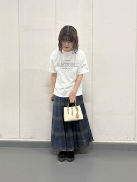 「スウェットトップス」｜「アイテム（スカート）」を使った、莉央さん（レディース・166cm）の夏コーディネート