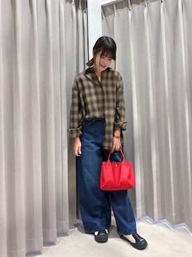「ITEMS URBANRESEARCH（アイテムズ アーバンリサーチ）の起毛チェックルーズシャツ（シャツ/ブラウス）」を使った、莉央さん（レディース・166cm）の秋コーディネート