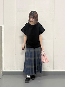 「スウェットトップス」｜「アイテム（スカート）」を使った、莉央さん（レディース・166cm）の夏コーディネート