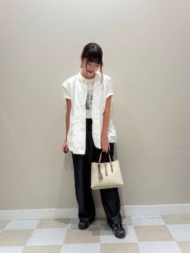 「アイテム（ベスト）」を使った、莉央さん（レディース・166cm）の夏コーディネート