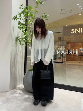 「URBAN RESEARCH ROSSO WOMEN（アーバンリサーチ　ロッソ）のアイテム（ニット/セーター）」を使った、莉央さん（レディース・166cm）の春コーディネート