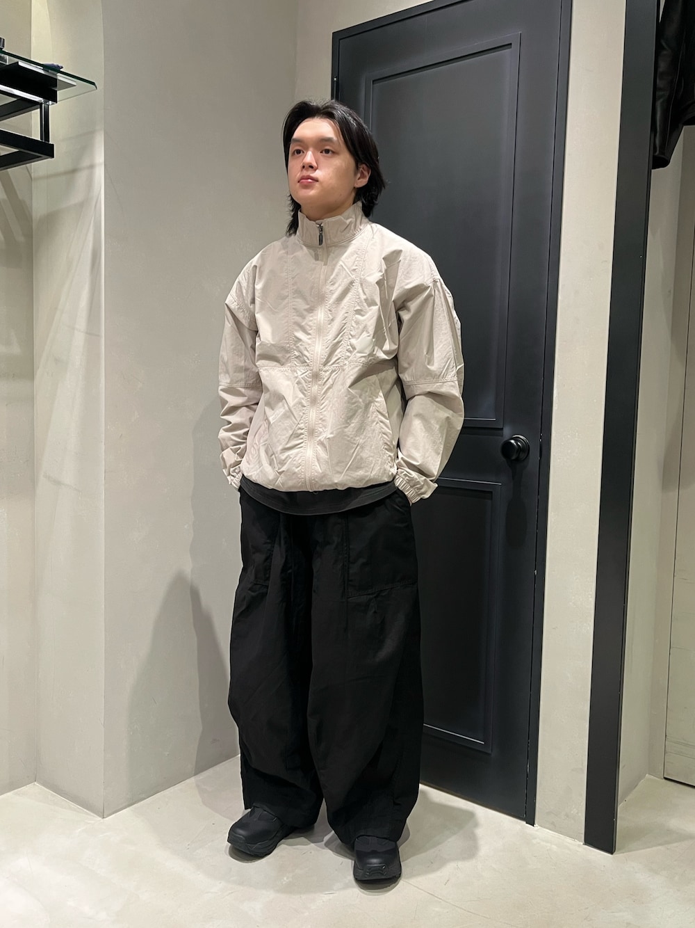 「BEAVER、BEAVER札幌、ビーバー(BEAVER)、ビーバー札幌、ナイロンジャケット、アウトドア、アウトドアコーデ、THE NORTH FACE、NEEDLES、メンズコーデ」｜「THE NORTH FACEのTHE NORTH FACE /ザ・ノースフェイス  Enride Track Jacket エンライドトラックジャケット NP22560（ナイロンジャケット、ホワイト系）」を使った、森康雄さん（骨格ナチュラル・メンズ・178cm）の春コーディネートの1枚目の写真