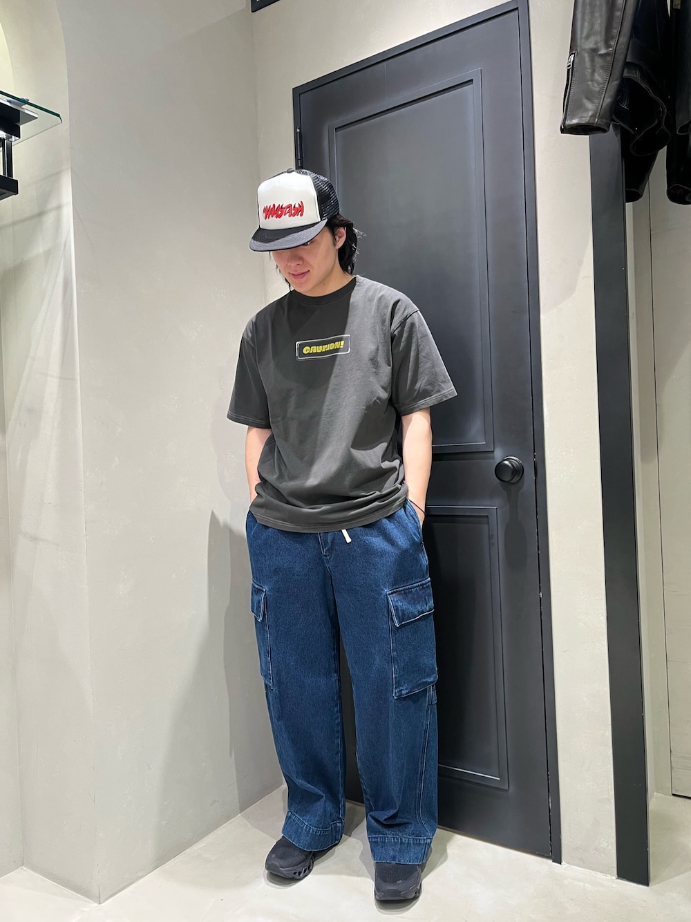 「BEAVER、BEAVER札幌、ビーバー(BEAVER)、ビーバー札幌、ビーバー、カットソー、MANASTASH、スニーカー、夏コーデ、夏」｜「MANASTASHのMANASTASH/マナスタッシュ　PUMICE TEE CAUTION!/パミスTシャツ コーション!（Tシャツ/カットソー、ホワイト系）」を使った、森康雄さん（骨格ナチュラル・メンズ・178cm）の春コーディネートの1枚目の写真