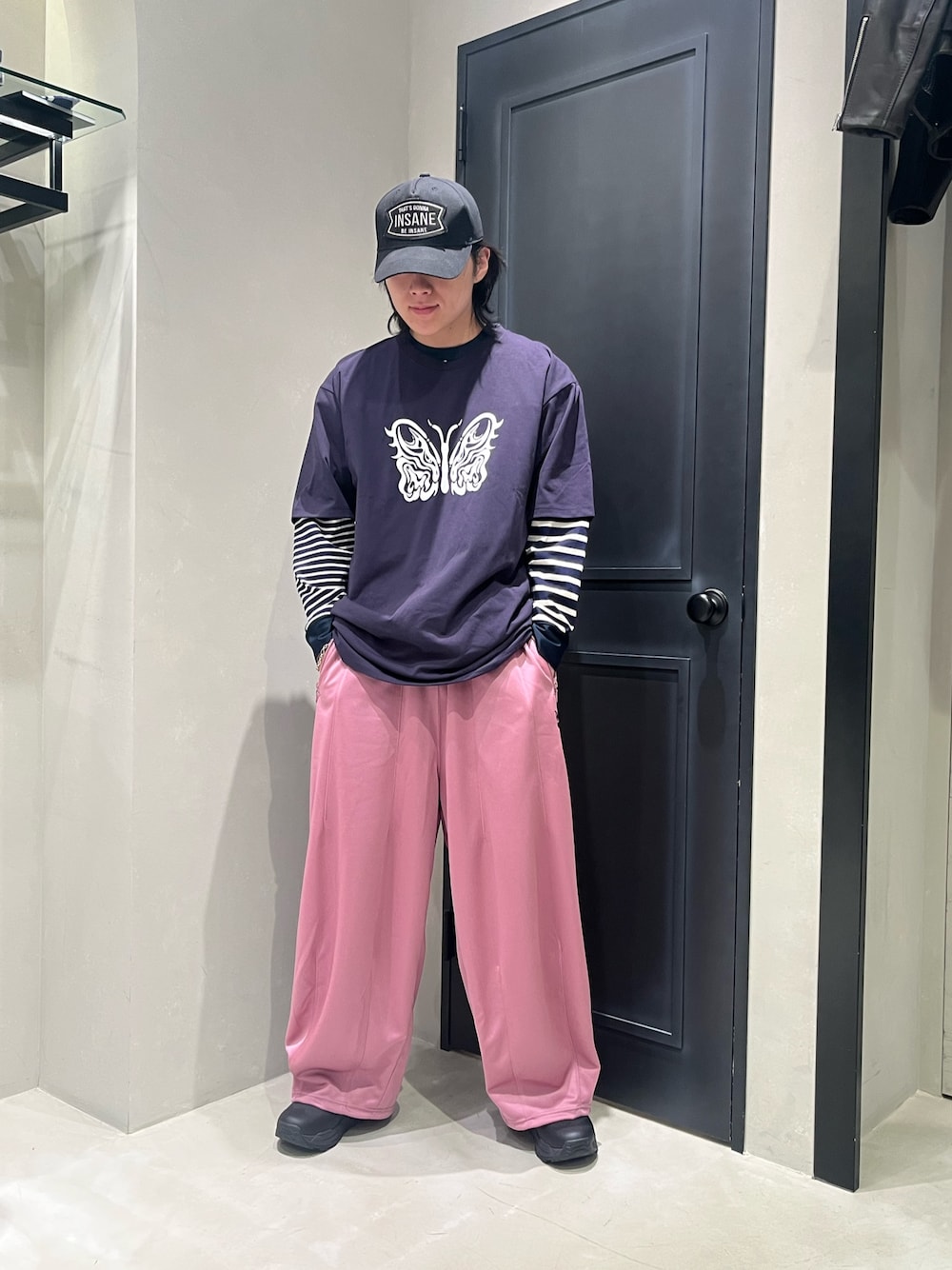 「BEAVER、BEAVER札幌、ビーバー(BEAVER)、ビーバー札幌、ビーバー、はるコーデ、春、春コーデ、NEEDLES、HDパンツ」｜「THE NORTH FACEのTHE NORTH FACE /ザ・ノース・フェイス  Graval Slip-On WP グラバル スリッポン ウォータープルーフ（スニーカー、ブラック系）」を使った、森康雄さん（骨格ナチュラル・メンズ・178cm）の春コーディネートの1枚目の写真