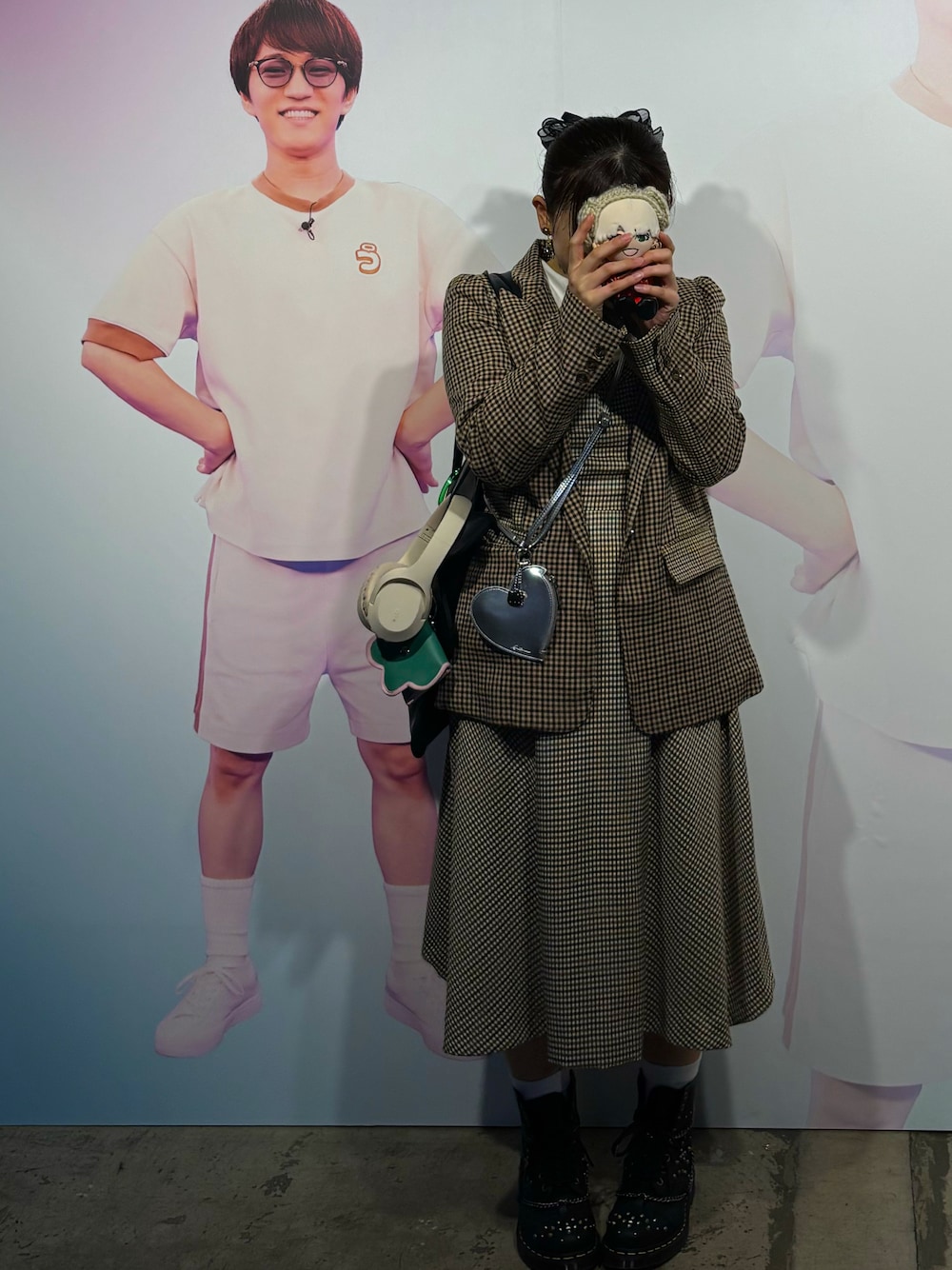 「神山智洋、チェックコーデ、低身長コーデ、オトナカジュアル、キレイめ、推し活コーデ、WEST.」｜「31 Sons de modeのバックフリルジャンスカ（ジャンパースカート、ベージュ系）」を使った、しゃけさん（レディース・152cm）の春コーディネートの1枚目の写真