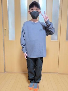 「アイテム（カーゴパンツ）」を使った、テソ子さん（キッズ・133cm）の秋コーディネート