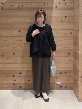 「アイテム（クラッチバッグ、シルバー系）」を使った、テソ子さん（レディース・162cm）の春コーディネート