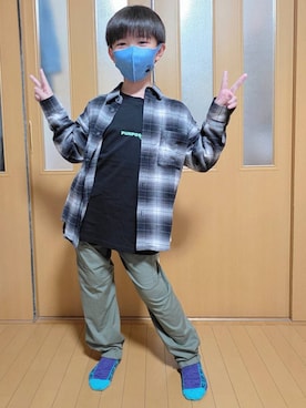 「アイテム（カーゴパンツ）」を使った、テソ子さん（キッズ・136cm）の秋コーディネート