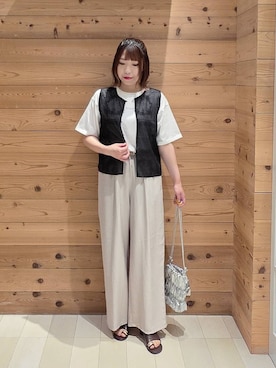 「GLOBAL WORK（グローバルワーク）のエアかるイージーワイドパンツ/636578（その他パンツ、ベージュ系）」を使った、テソ子さん（レディース・162cm）の夏コーディネート