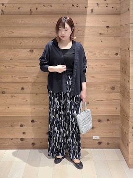 「アイテム（クラッチバッグ、シルバー系）」を使った、テソ子さん（レディース・162cm）の春コーディネート
