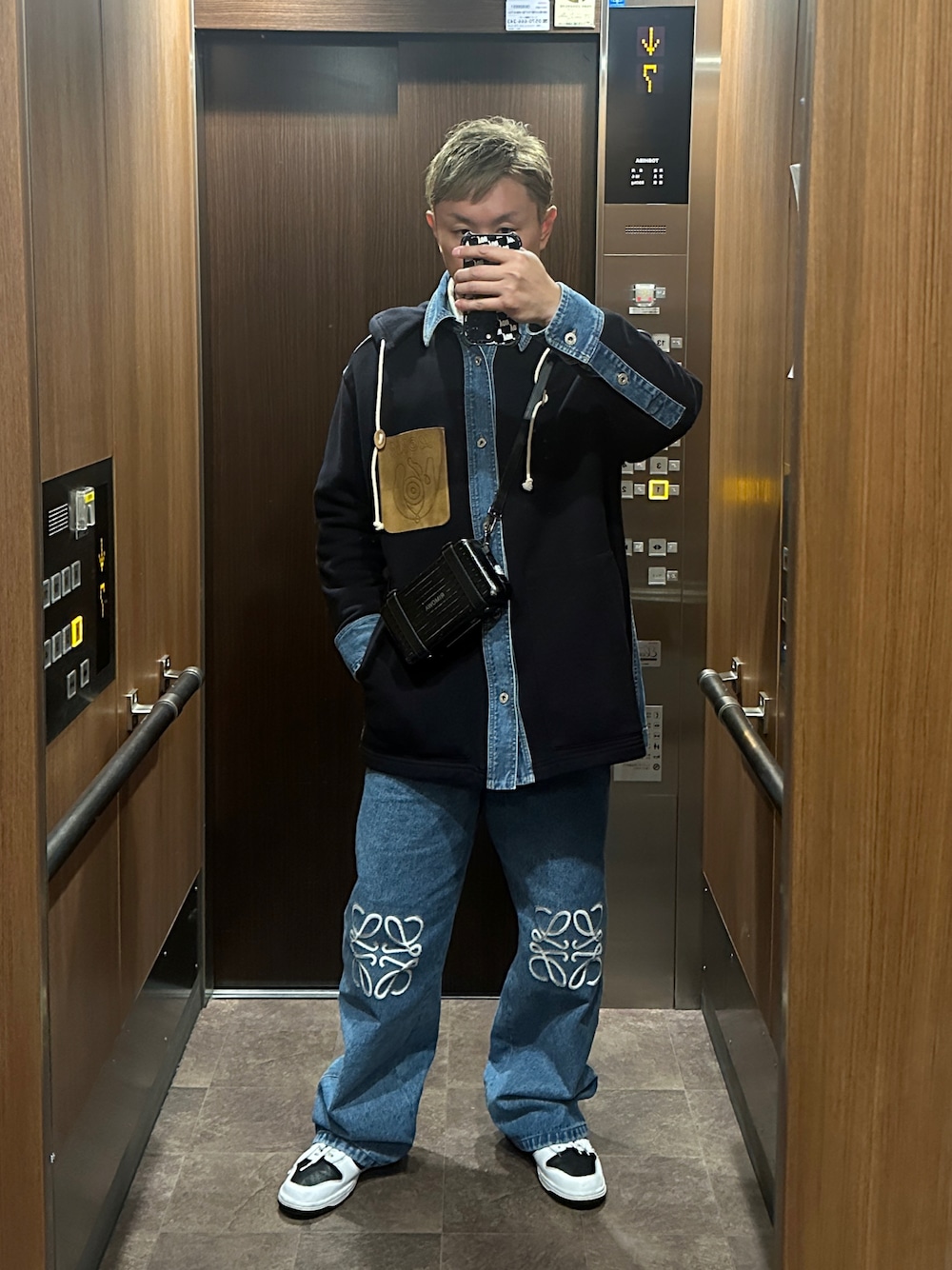 エレベーターボーイくん｜LOEWEのデニムパンツを使ったコーディネート 