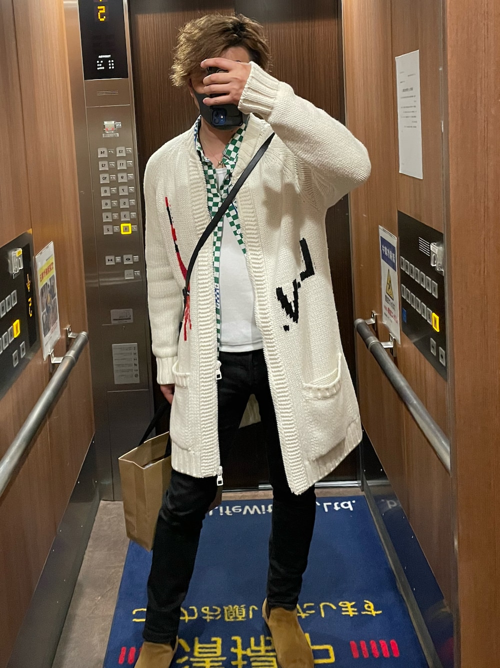 LOUIS VUITTONのカーディガン/ボレロを使った人気ファッション