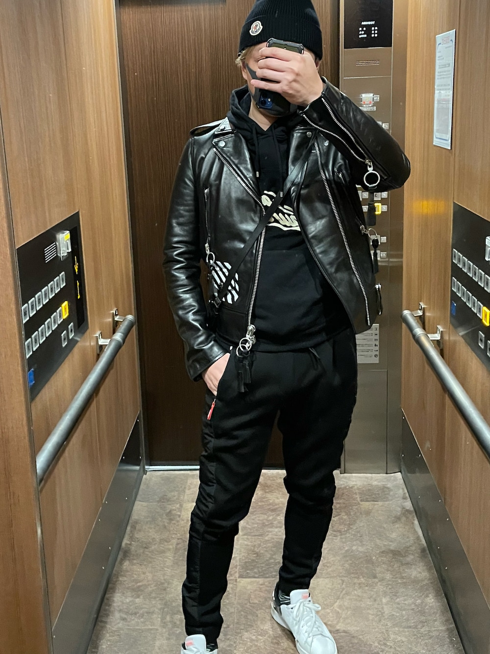 SAINT LAURENT ブラックパーカー サンローラン SAINT LAURENT パーカー フーディー ブラック レディース