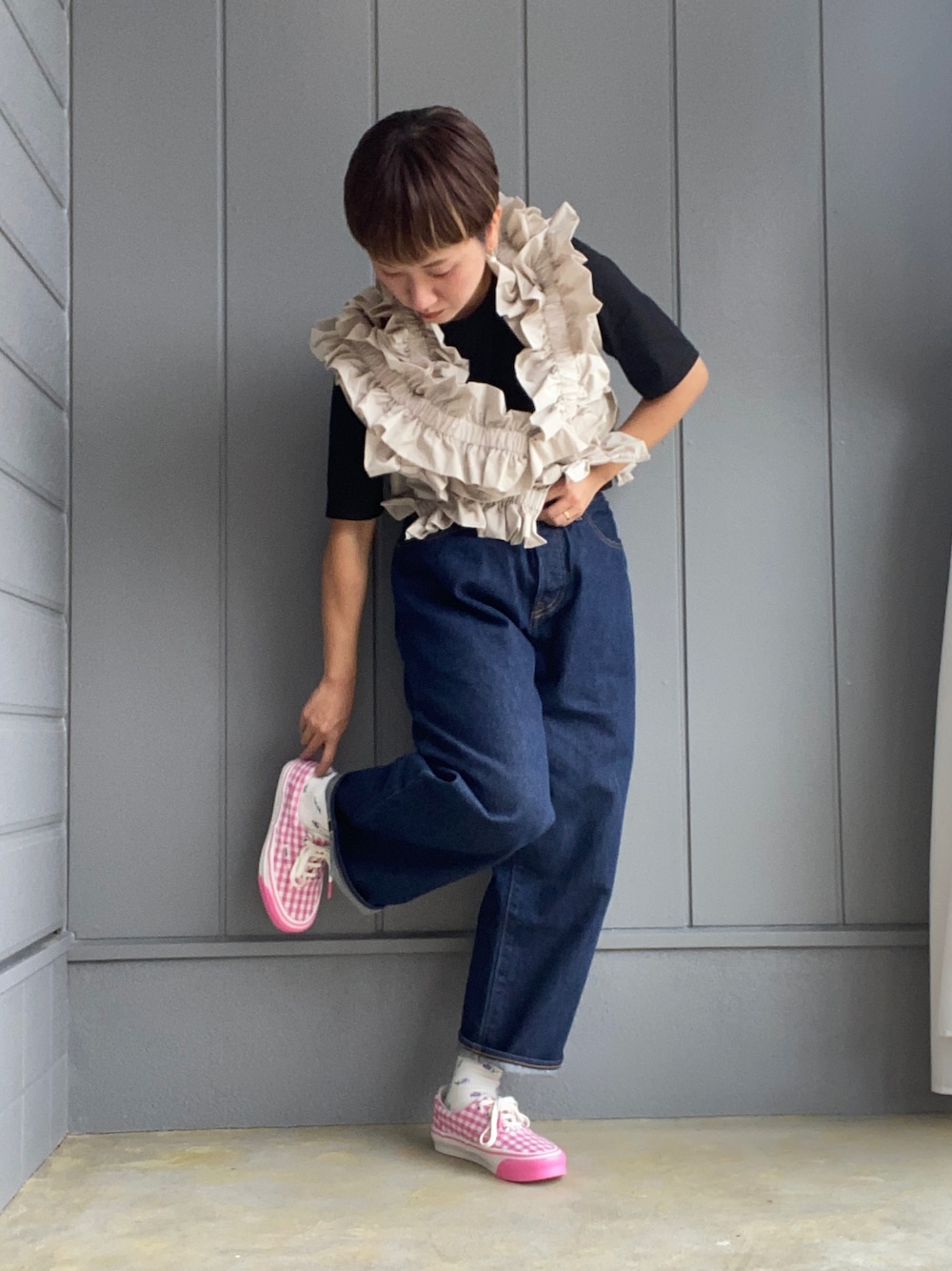 「HOUGA、COMME des GARCONS、commedesgarconsgirl、Levi's、BEAMS、ATON、ベスト、重ね着ベストシーズン、秋冬、秋冬コーデ、デニム、レイヤードスタイル」｜「Levi'sのアイテム（デニムパンツ、ブルー系）」を使った、mariさん（レディース・150cm）の秋コーディネートの1枚目の写真