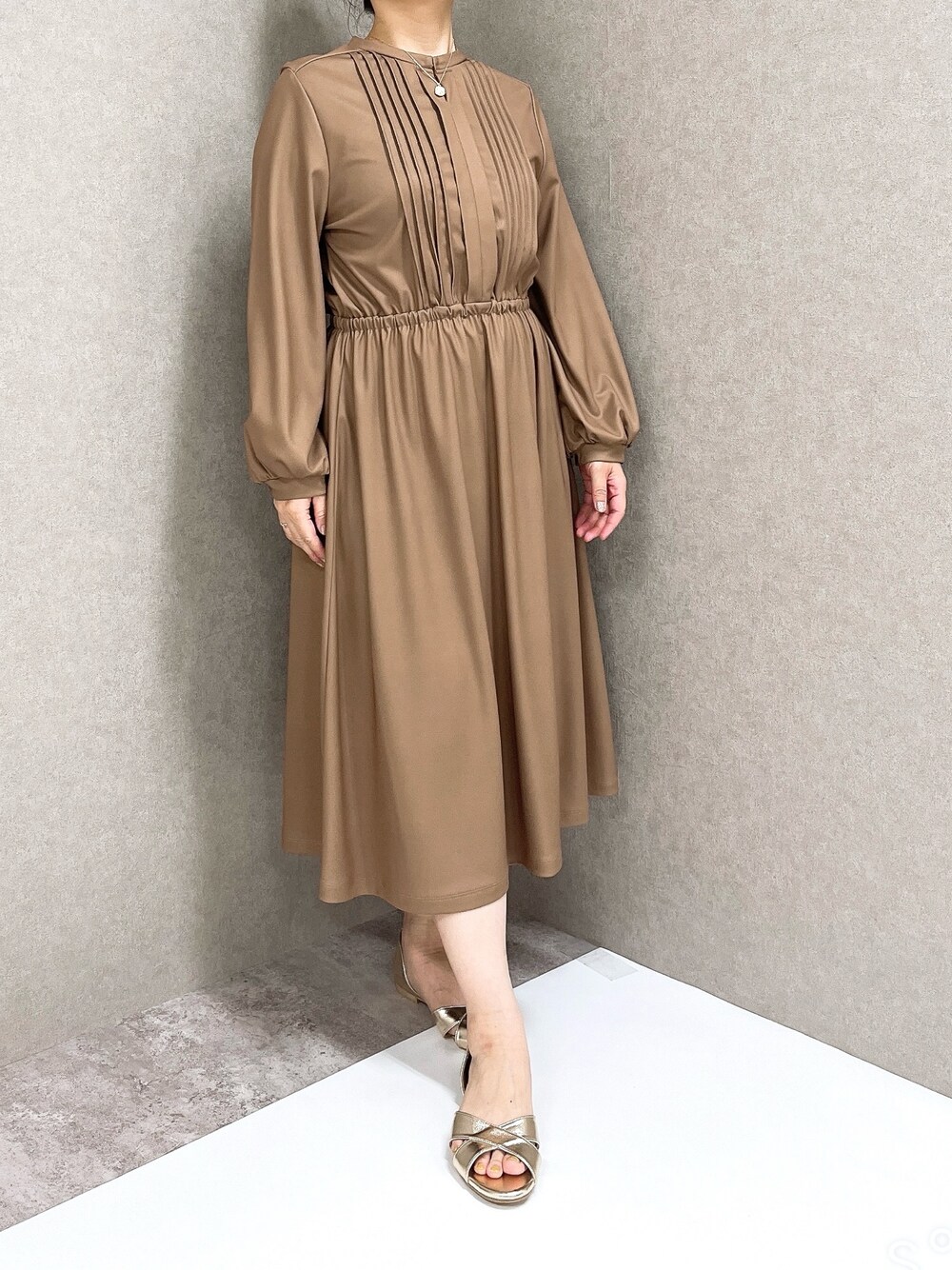 サンダルを使った「シャンパンゴールド」のレディース人気