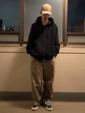 「Carhartt（カーハート）のアイテム」を使った、HOLLIEさん（メンズ・180cm）の春コーディネート