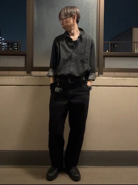 「UNIQLO（ユニクロ）のアイテム（シャツ/ブラウス、ブラック系）」を使った、HOLLIEさん（メンズ・180cm）の春コーディネート