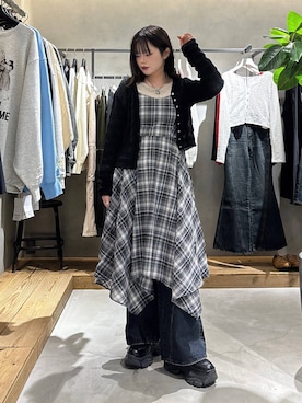 「PAGEBOY（ページボーイ）のスリムレッグフレアデニム【4color/4size】（デニムパンツ、ブルー系）」を使った、82omochi73さん（レディース・158cm）の春コーディネート