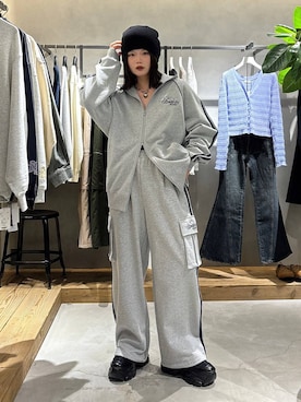 「PAGEBOY（ページボーイ）のプラットチャンキースニーカー（スニーカー、ブラック系）」を使った、82omochi73さん（レディース・158cm）の春コーディネート