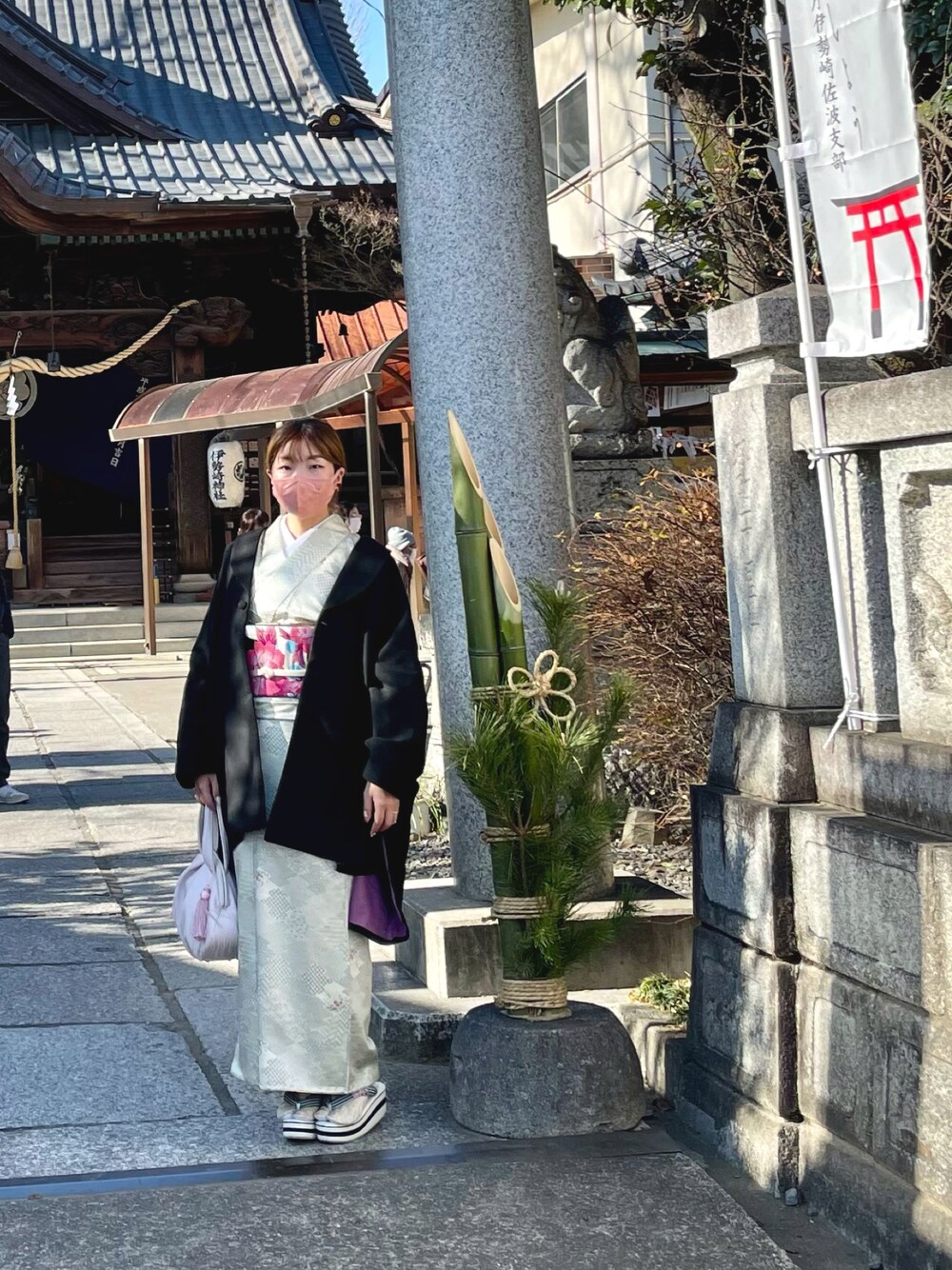 「きれいめカジュアル、着物、着物コーデ、着物女子、きもの、猫」｜「ふりふのアイテム（ポンチョ、ブラック系）」を使った、irukaさん（レディース・152cm）の冬コーディネートの1枚目の写真