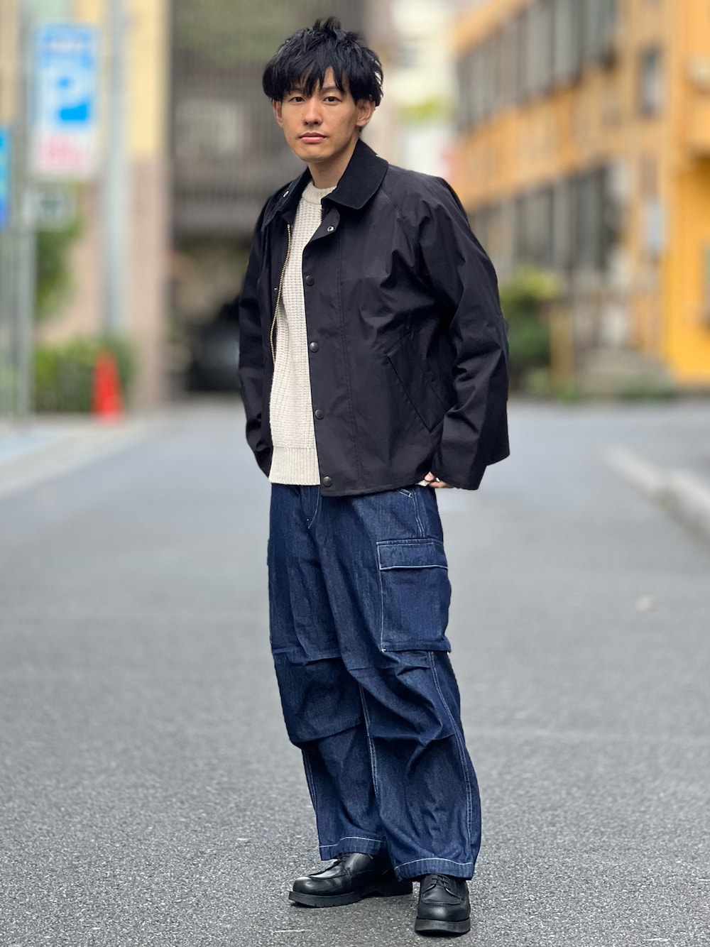 「大人カジュアル、きれいめカジュアル、ニット、EDWIN、barbour、ジャケットスタイル、秋冬コーデ、冬コーデ、レザー、デニム、プチプラ、カーゴパンツ、ゆるコーデ、ストリート、強風」｜「Barbourの【BARBOUR / バブアー】別注 TRANSPORT ジャケット（ブルゾン、ブラック系）」を使った、ゆっきーさん（骨格ウェーブ・メンズ・165cm）の秋コーディネートの1枚目の写真