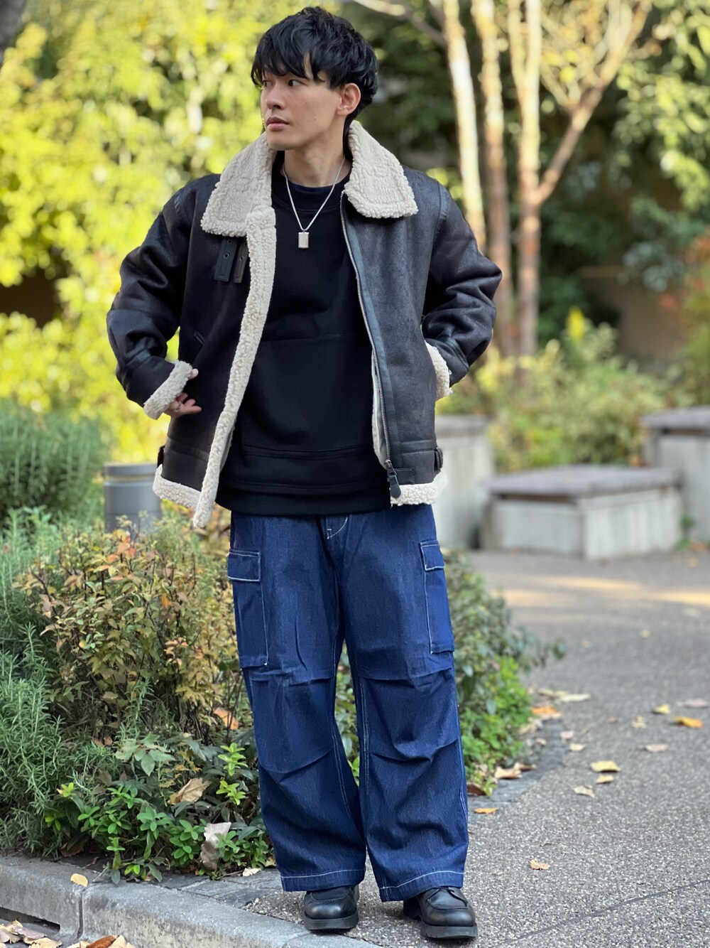「ミリタリー、alpha、ムートンコート、スウェット、stylemixer、POLICE、EDWIN、レイヤードスタイル、カーゴパンツ、秋冬コーデ、レザー、プチプラ、冬コーデ、ストリート、古着MIX」｜「ALPHAのB-3ブルゾン/ボアブルゾン/フェイクムートン（ムートンコート、ブラック系）」を使った、ゆっきーさん（骨格ウェーブ・メンズ・165cm）の秋コーディネートの1枚目の写真