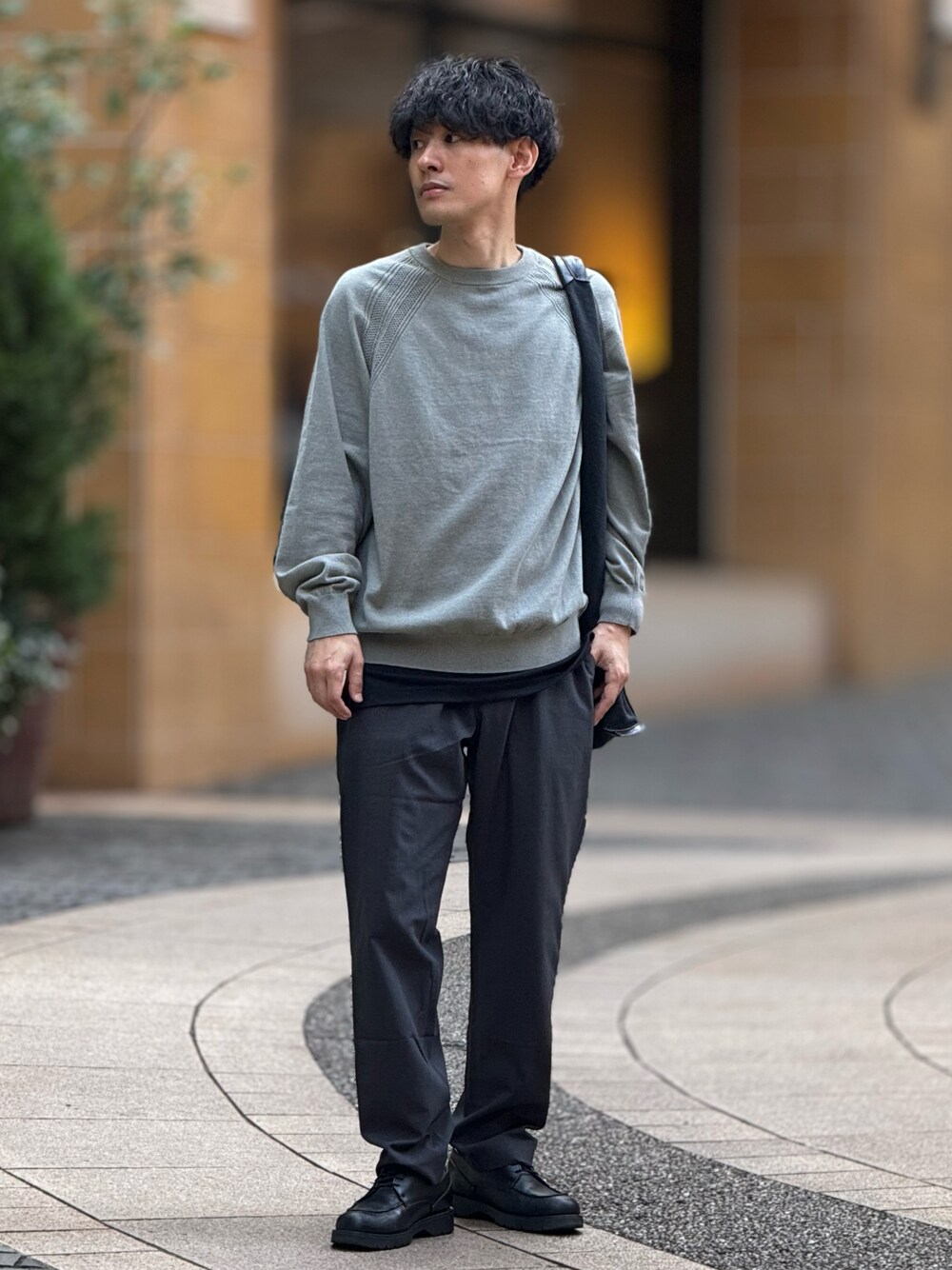 「春のNewスタイル、スラックス、春ニット、春コーデ、春色、きれいめカジュアル、大人カジュアル、Steven Alan、crepuscule、シンプルコーデ、30代コーデ、40代ファッション、プチプラ、プチプラコーデ、休日スタイル」｜「Steven Alanの＜crepuscule＞ CTN/C CREW NECK KNIT/ニット（ニット/セーター、グリーン系）」を使った、ゆっきーさん（骨格ウェーブ・メンズ・165cm）の春コーディネートの1枚目の写真