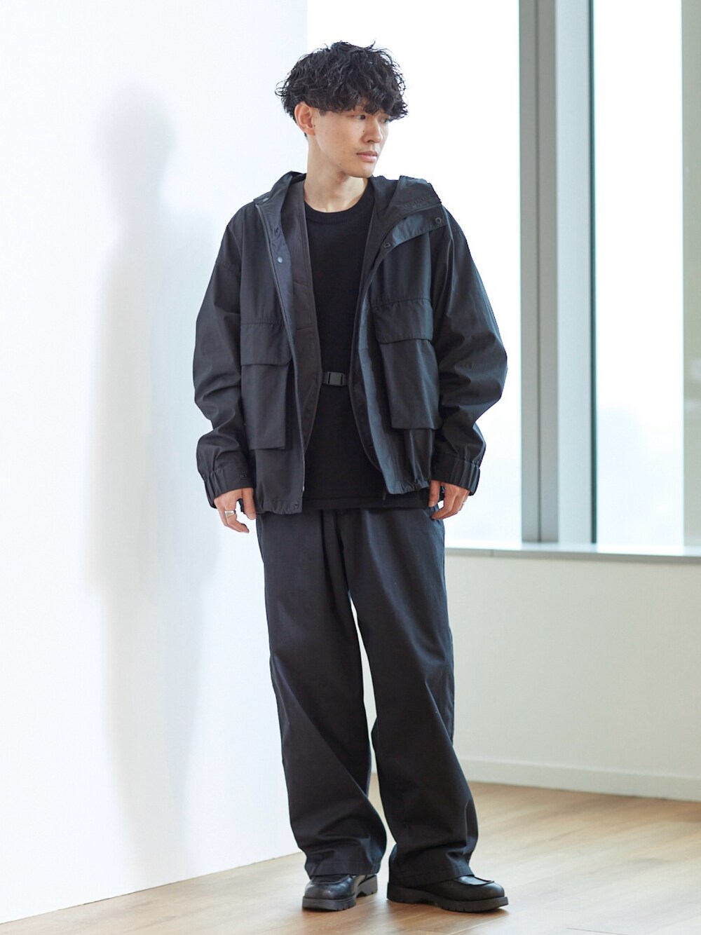 「UNIQLO U、きれいめカジュアル、レイヤードスタイル、ベスト、スポーツミックス、モード、モードストリート、春服みてみて、低身長、プチプラ、セットアップ、春のおしゃ見えテクニック、春アウター、レイヤード、お出かけコーデ」｜「KLEMANのKLEMAN FRODA（ドレスシューズ、ブラック系）」を使った、ゆっきーさん（骨格ウェーブ・メンズ・165cm）の春コーディネートの1枚目の写真