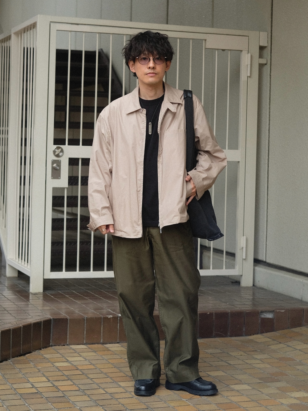 「30代コーデ、30代、30代ファッション、40代ファッション、40代、40代コーデ、きれいめカジュアル、大人カジュアル、大人コーデ、ブルゾン、スイングトップ、チノパン、CIOTA、春コーデ、低身長」｜「Adawat'n Tuaregのアイテム（リング、シルバー系）」を使った、ゆっきーさん（骨格ウェーブ・メンズ・165cm）の春コーディネートの1枚目の写真
