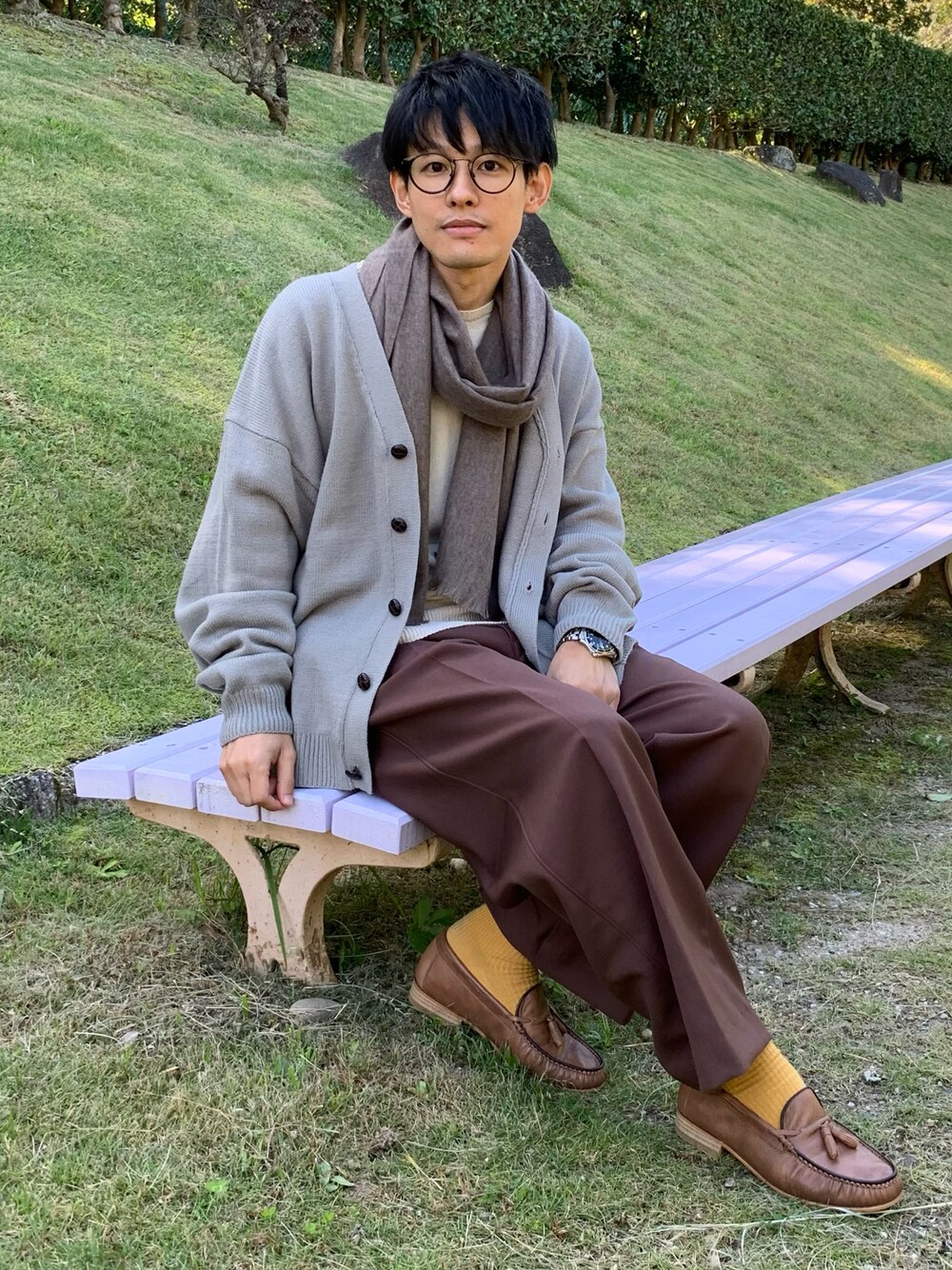 「カーディガン、ニット、ストール、マフラー、ローファー、UNIQLO、ワイドパンツ、ブラウン、プチプラ、さつまいも、メガネ男子、低身長、30代、秋コーデ、モノマート」｜「MONO-MARTのボリュームニットルーズカーディガン Autumn-Winter 2021（カーディガン/ボレロ、グレー系）」を使った、ゆっきーさん（メンズ・165cm）の秋コーディネートの1枚目の写真