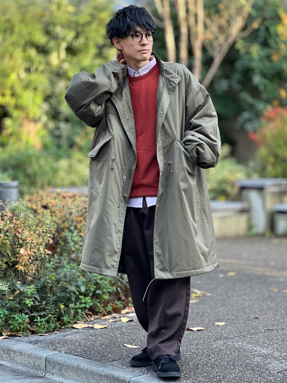 「冬コーデ、大人カジュアル、きれいめカジュアル、モッズコート、ロングコート、ブーツ、プチプラ、休日スタイル、赤、クリスマスに着たい服、スラックス、レイヤードスタイル、マイベストコーデ2022」｜「Confirmのオーバーサイズモッズコート【Confirm】（モッズコート、グリーン系）」を使った、ゆっきーさん（骨格ウェーブ・メンズ・165cm）の冬コーディネートの1枚目の写真