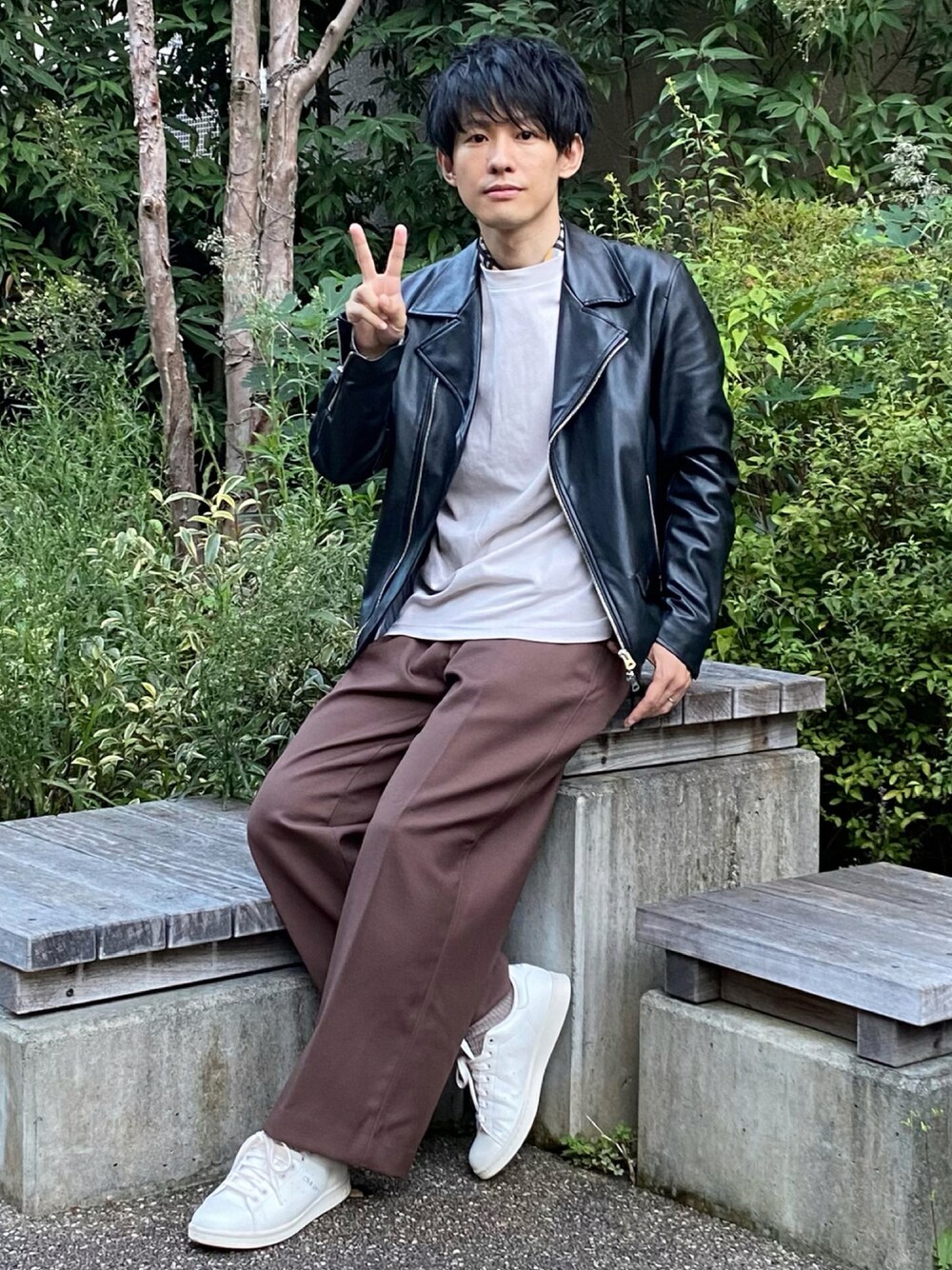 「チェック、シンプル、UNIQLO、スカーフ、ワイドパンツ、ブラウン、白スニーカー、プチプラ、きれいめカジュアル、低身長、30代、秋コーデ、UNIQLO U、秋服準備はじめました、ラブアンドピース2021」｜「UNIQLOのアイテム（パンツ、ブラウン系）」を使った、ゆっきーさん（メンズ・165cm）の秋コーディネートの1枚目の写真