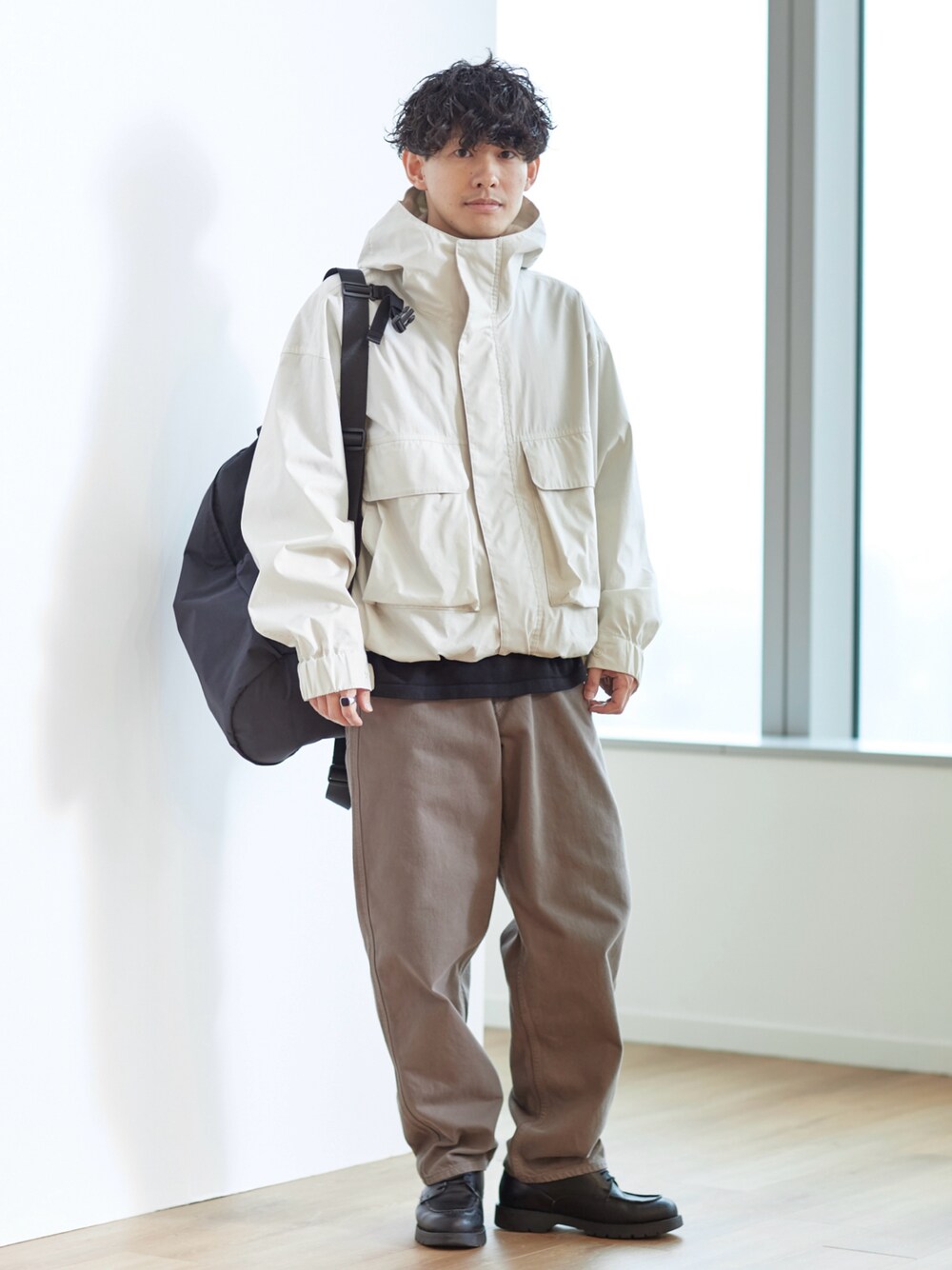 「似合うラボに行こう、きれいめカジュアル、大人カジュアル、スポーツミックス、UNIQLOU、ジャケット、デニム、春服みてみて、春アウター、春コーデ、トラックジャケット、低身長、デートコーデ、プチプラ、爽やかコーデ」｜「KLEMANの＜KLEMAN（クレマン）＞ FRODAN/シューズ（ドレスシューズ、ブラック系）」を使った、ゆっきーさん（骨格ウェーブ・メンズ・165cm）の春コーディネートの1枚目の写真