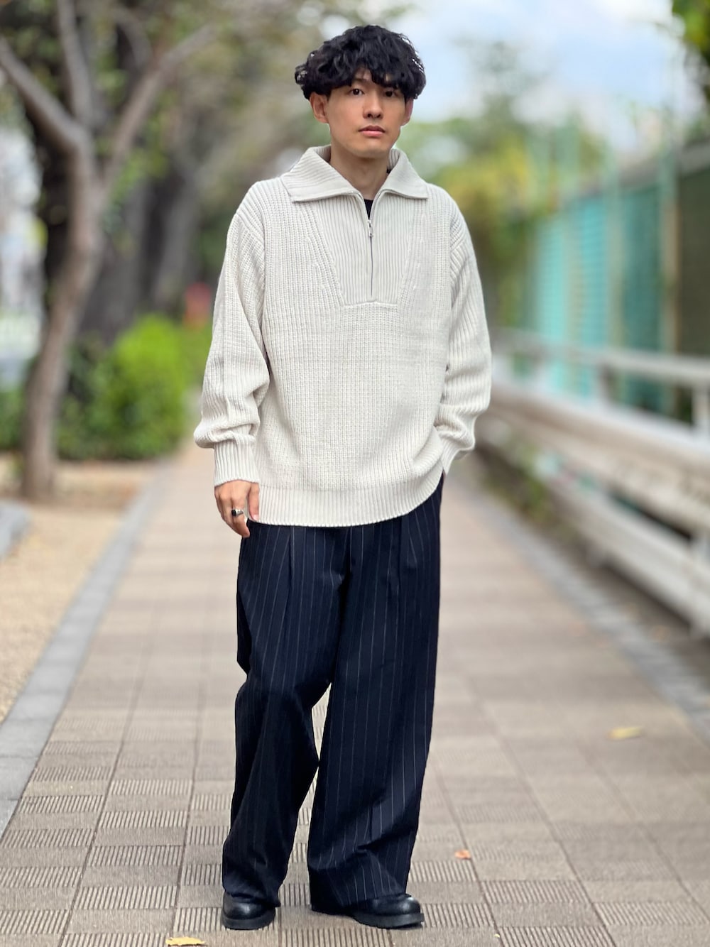 「大人カジュアル、きれいめカジュアル、シンプル、ストリート、ハーフジップ、ハーフジップニット、ニット、低身長、シンプルコーデ、プチプラ、マイベストコーデ2023、冬コーデ、冬春コーデ、ワイドパンツ、ストライプ」｜「TOM WOODの＜TOM WOOD（トムウッド）＞ BLUEHAWK EYE C WOMENS/リング □□ ¨（リング、ブルー系）」を使った、ゆっきーさん（骨格ウェーブ・メンズ・165cm）の冬コーディネートの1枚目の写真