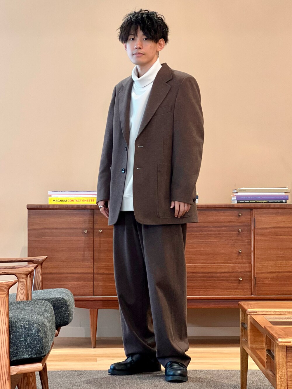 「セットアップ、ジャケット、スラックス、タートルネック、スウェット、プチプラ、きれいめカジュアル、低身長、大人カジュアル、シンプルコーデ、秋コーデ、ブラウン、ファッションを楽しもう、ニット、UNIQLO U」｜「KLEMANの＜KLEMAN（クレマン）＞ FRODAN/シューズ（ドレスシューズ、ブラック系）」を使った、ゆっきーさん（骨格ウェーブ・メンズ・165cm）の秋コーディネートの1枚目の写真
