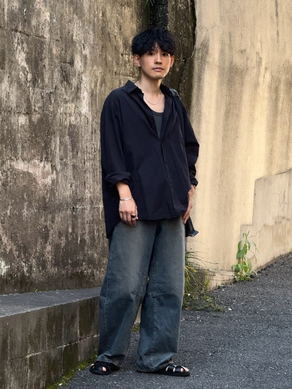 「フェススタイル、夏コーデ、ラフ、ラフコーデ、デニム、シンプルコーデ、プチプラ、プチプラコーデ、プチプラミックス、低身長、低身長コーデ、大人カジュアル、30代、40代、WEARyouthコーデ」｜「COMOLIのアイテム（シャツ/ブラウス、ブルー系）」を使った、ゆっきーさん（骨格ウェーブ・メンズ・165cm）の夏コーディネートの1枚目の写真