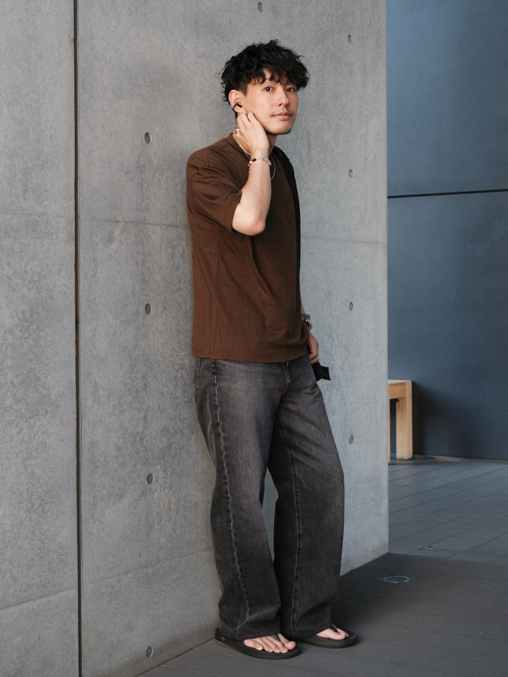 「デニム、30代コーデ、30代、40代ファッション、40代、きれいめカジュアル、大人カジュアル、夏コーデ、シンプルコーデ、サンダル、Tシャツ、Tシャツコーデ、シンプル、低身長、低身長コーデ」｜「BEAUTY&YOUTH UNITED ARROWSの【別注】 ＜WOOL LABO（R）＞ シアー スラブ Tシャツ（Tシャツ/カットソー、グリーン系）」を使った、ゆっきーさん（骨格ウェーブ・メンズ・165cm）の夏コーディネートの1枚目の写真
