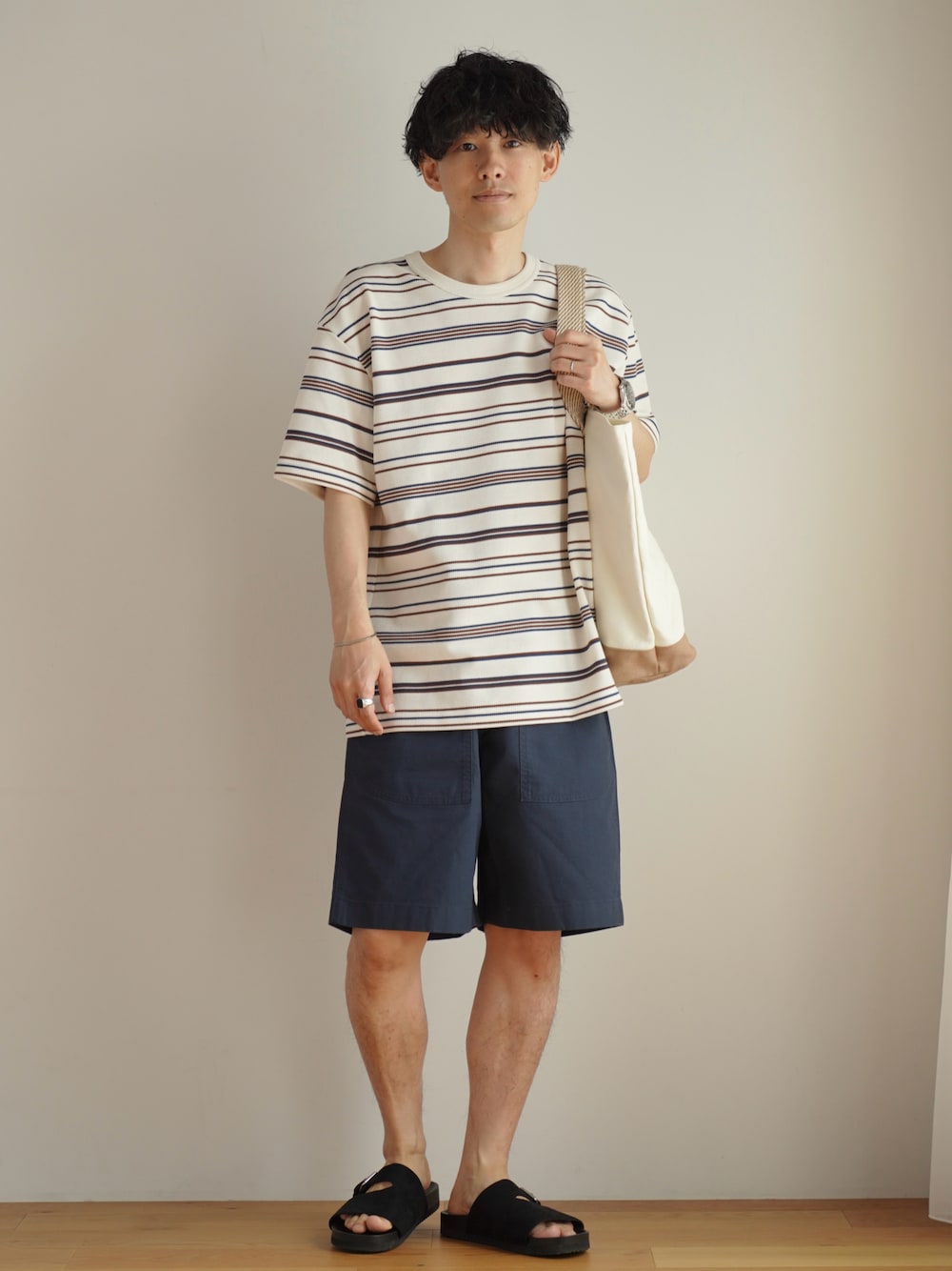 「マリン、マリンコーデ、マリンスタイル、ボーダー、ボーダートップス、ボーダーTシャツ、ショートパンツ、ハーフパンツ、UNIQLO JW ANDERSON、ユニクロコーデ、プチプラ、プチプラコーデ、全身ユニクロ、低身長、低身長コーデ」｜「TOM WOODのTOM WOOD Cushion BZue Howk Eye M トムウッド 指輪 クッション ブルー ホーク アイ リング（リング、シルバー系）」を使った、ゆっきーさん（骨格ウェーブ・メンズ・165cm）の春コーディネートの1枚目の写真