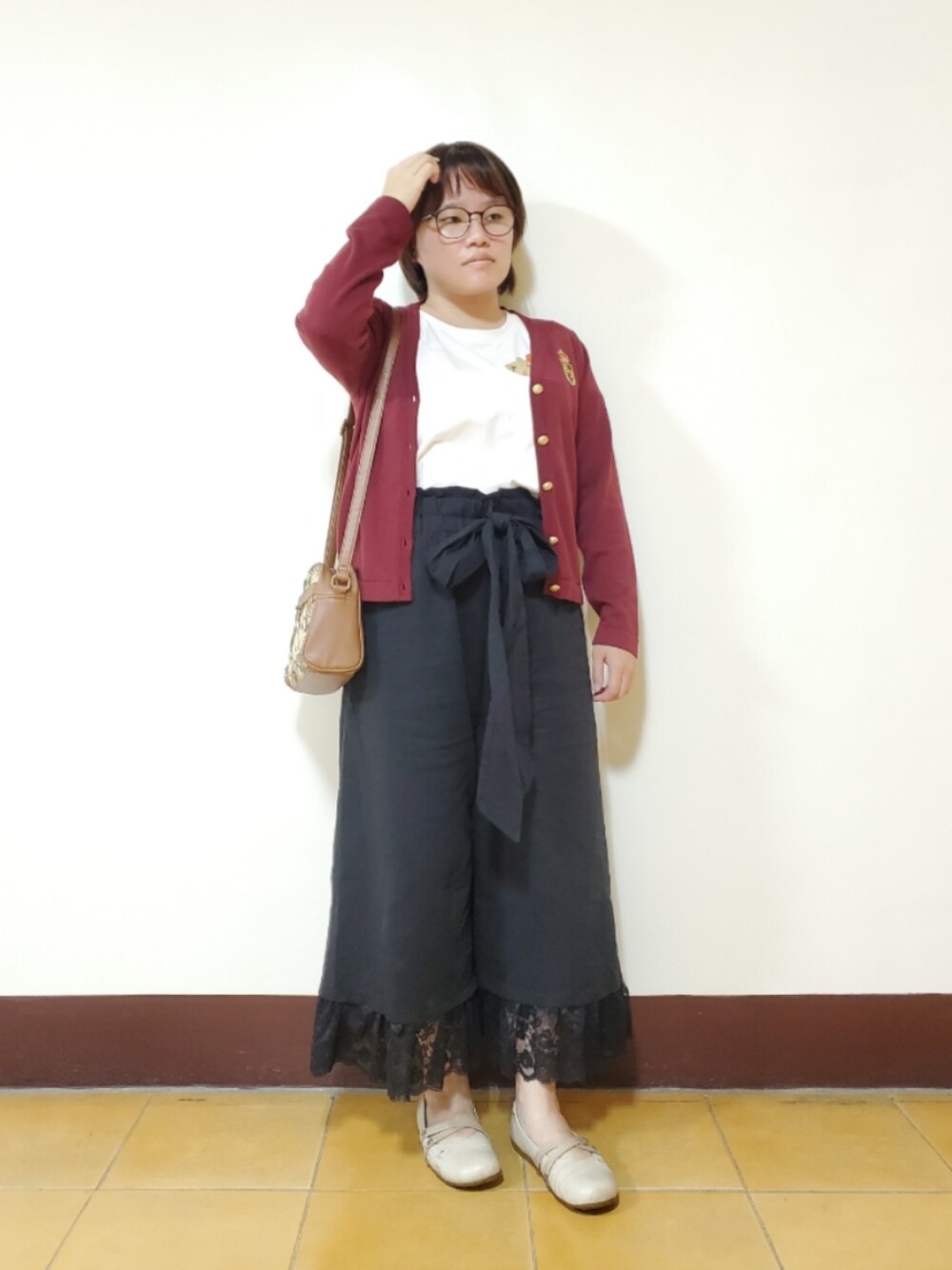 「重ね着ベストシーズン、ootd、街頭穿搭、休閒、大人カジュアル、大人コーデ、低身長、低身長コーデ」｜「Knights Bridgeのアイテム（カーディガン/ボレロ、レッド系）」を使った、呱呱🍯さん（レディース・152cm）の秋コーディネートの1枚目の写真