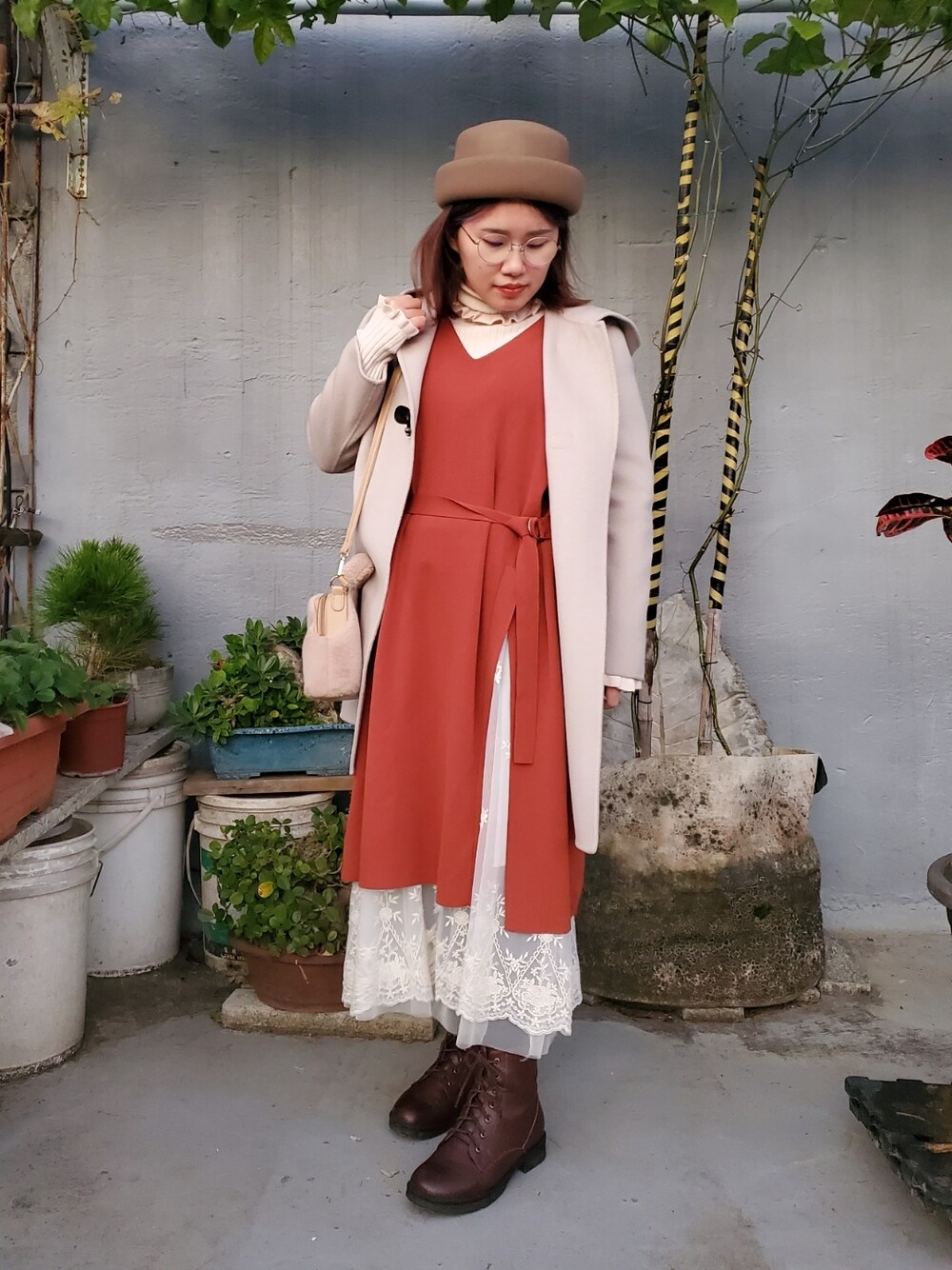 「冬コーデ、大人カジュアル、大人コーデ、低身長、ootd、刺繍、刺繍ワンピース」｜「Knights Bridgeのアイテム（ダッフルコート、グレー系）」を使った、呱呱🍯さん（レディース・152cm）の冬コーディネートの1枚目の写真