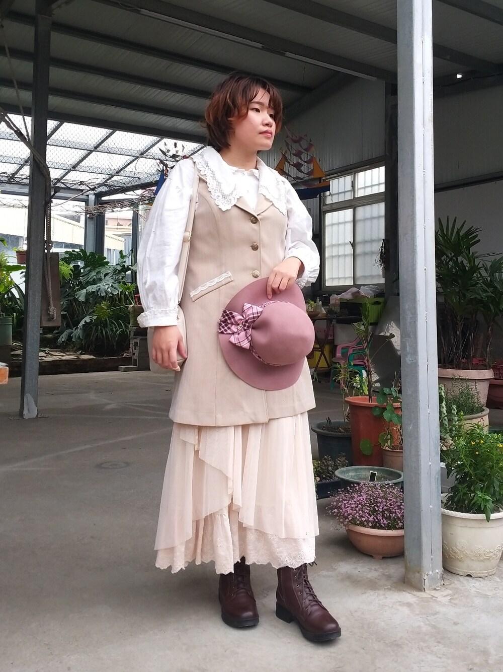 「春コーデ、春先取り、大人コーデ、大人女子、レース、retro、vintage、英国風」|「axes femme POETIQUEのレース襟ロングベスト(ベスト、ベージュ系)」を使った、呱呱🍯さん(レディース・152cm)の春コーディネートの4枚目の写真