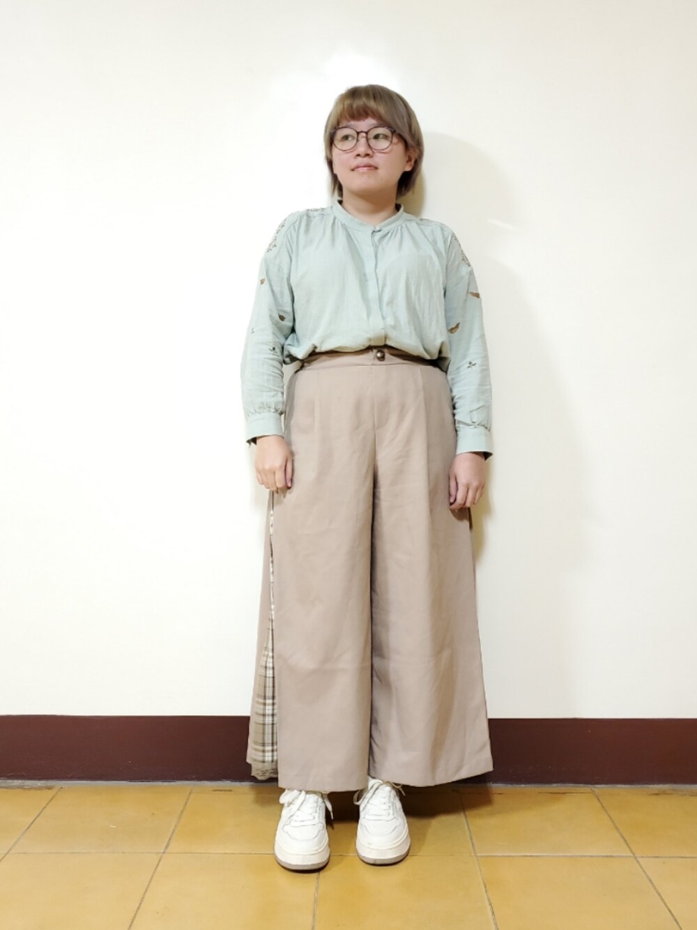 「ootd、街頭穿搭、復古、vintage、大人カジュアル、大人コーデ、低身長、低身長コーデ、切り替え、刺繍、刺繍シャツ」｜「POU DOU DOUのとりと草木袖刺繍ブラウス（シャツ/ブラウス、グリーン系）」を使った、呱呱🍯さん（レディース・152cm）の春コーディネートの1枚目の写真