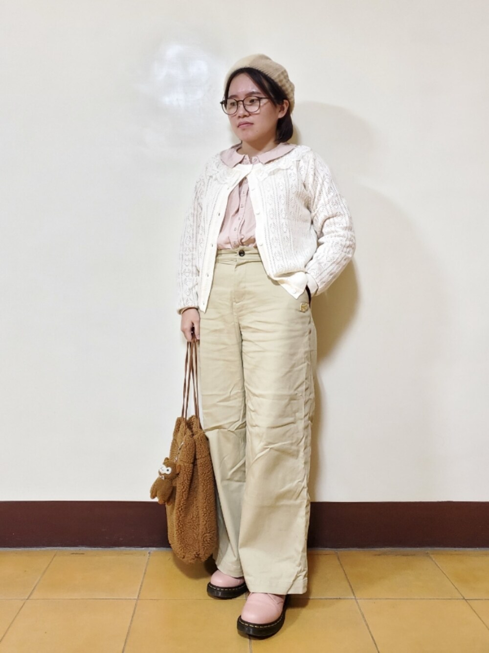 「新星WEARISTAにエントリー、ootd、街頭穿搭、大人カジュアル、大人コーデ、低身長、低身長コーデ、秋冬コーデ、淡色女子」｜「CAMURのアイテム（ニット/セーター、ベージュ系）」を使った、呱呱🍯さん（レディース・152cm）の冬コーディネートの1枚目の写真