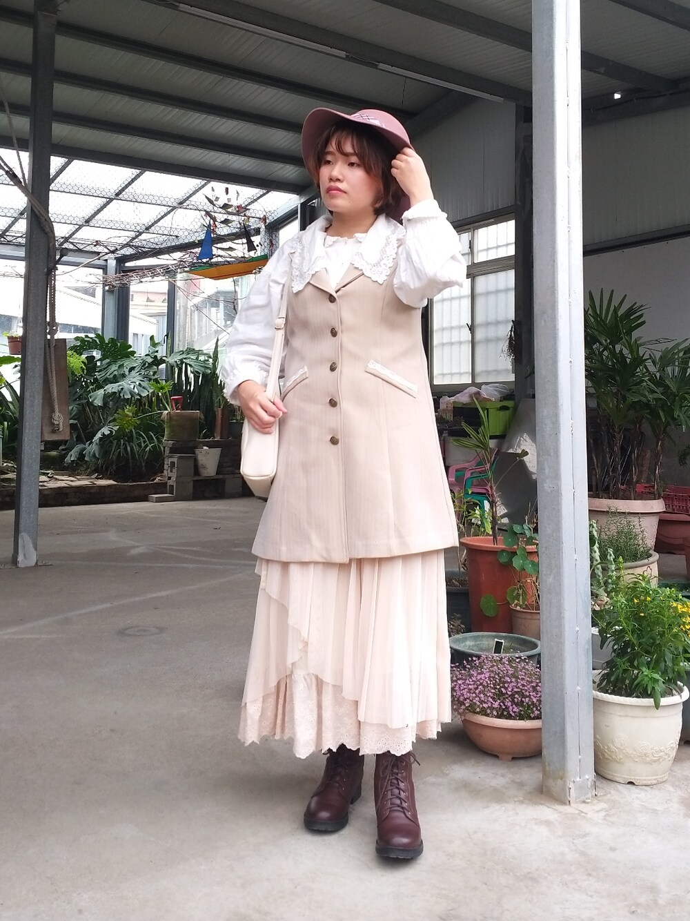 「春コーデ、春先取り、大人コーデ、大人女子、レース、retro、vintage、英国風」|「axes femme POETIQUEのレース襟ロングベスト(ベスト、ベージュ系)」を使った、呱呱🍯さん(レディース・152cm)の春コーディネートの2枚目の写真